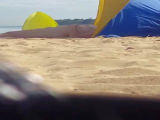 Erotisks mammīte spied pie pludmale (please komentēt)